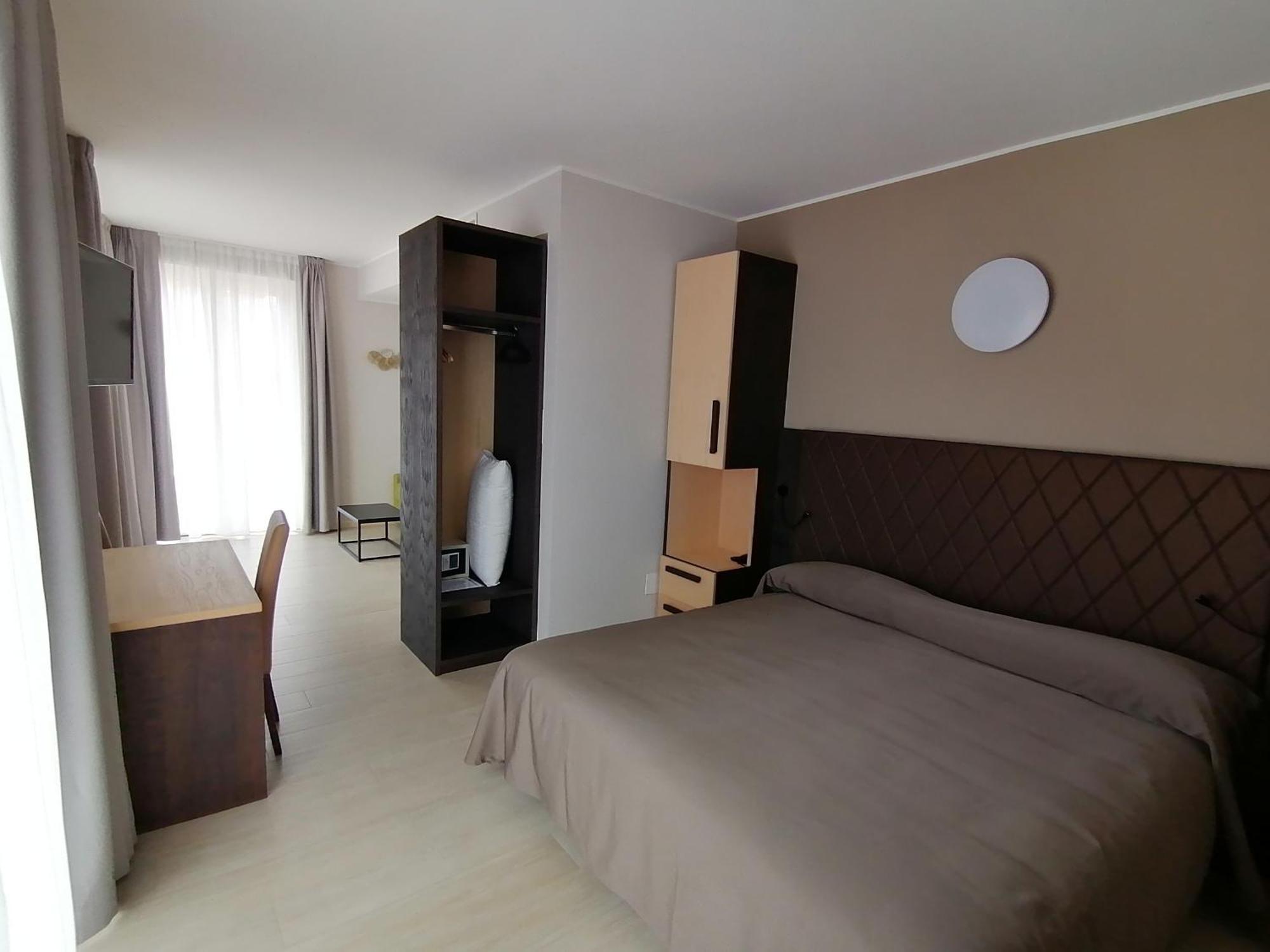 Hotel Boston Стреза Екстериор снимка